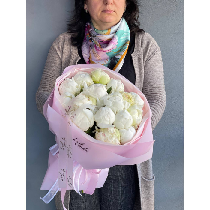 Bouquet of white peonies №1582