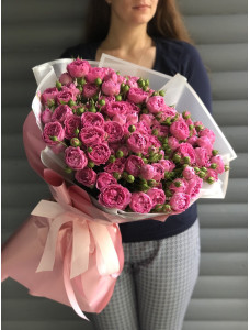 Букет из  пионовидных, кустовых роз