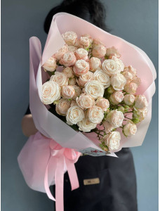 Bouquet  of spray roses Bombastic
