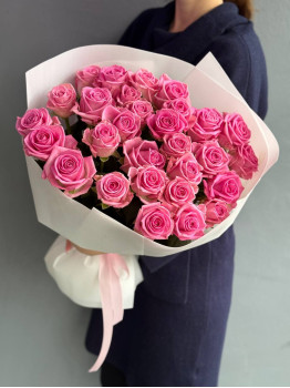 Bouquet of 31 Aqua roses in packaging.