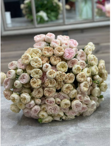 A bouquet of Royal spray roses, No. 19314